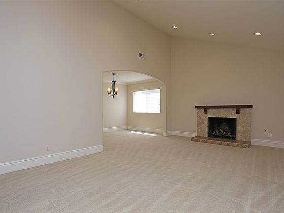 4th image of 1678 N Fordham Ave
