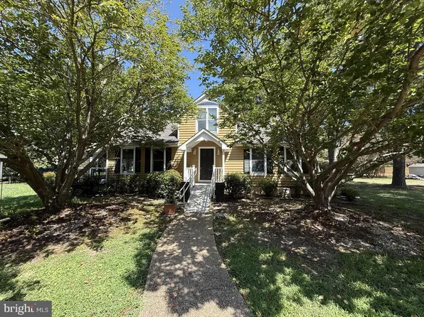 316 Sunset Dr, Weems, VA 22576