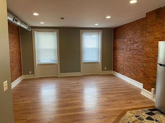 2nd image of 921 N 15th St #3