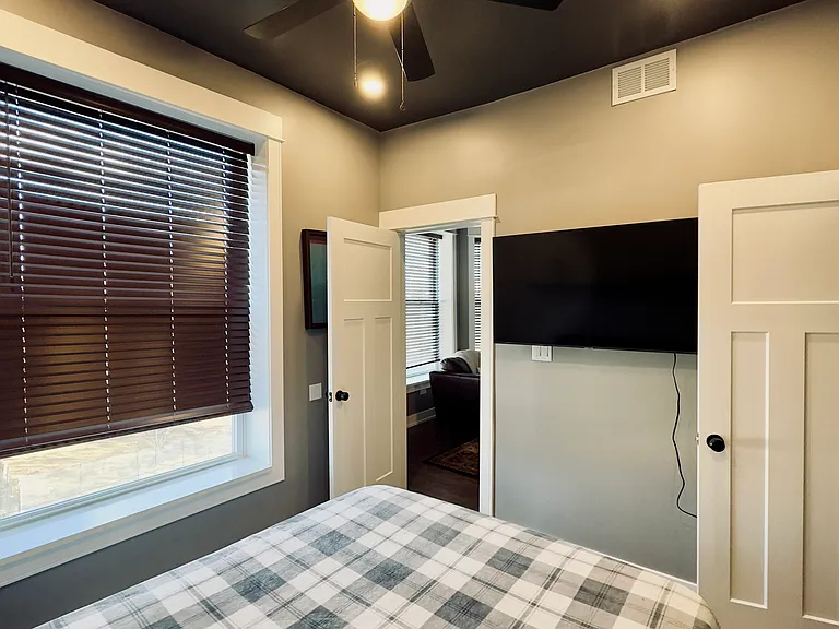 1428 S Central Park Ave #3 — Photo 6