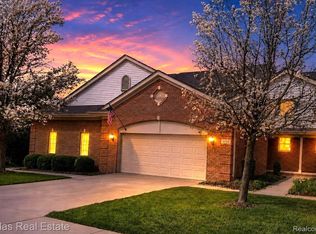 1031 Maya Ct, Troy, MI 48085