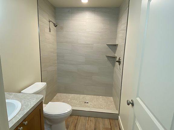 4th image of 149 S Jefferson St #7