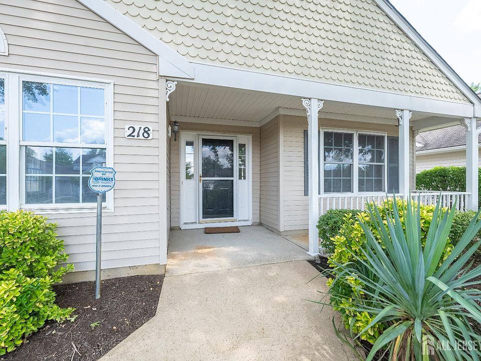 1st image of 218 N Pondview Blvd