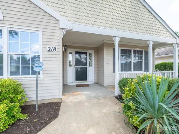 218 N Pondview Blvd, Monroe Township, NJ 08831
