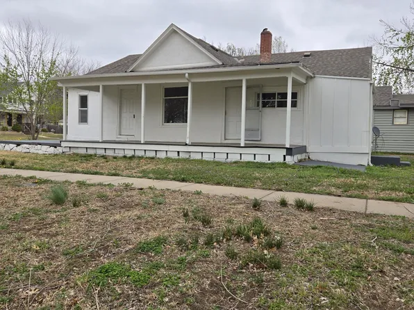 401 E 12th Ave, Winfield, KS 67156