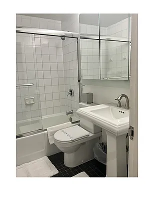 Bathroom, photo 1