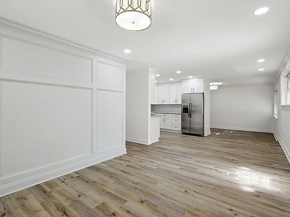3rd image of 49 Marie Dr