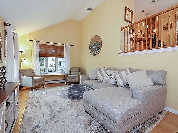 3rd image of 45 Beekman Ave