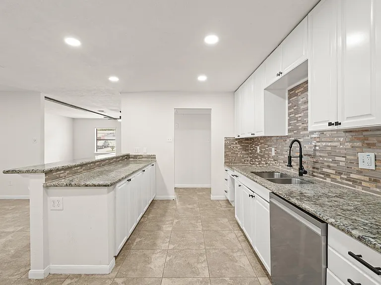 6711 Pickett Dr — Photo 5