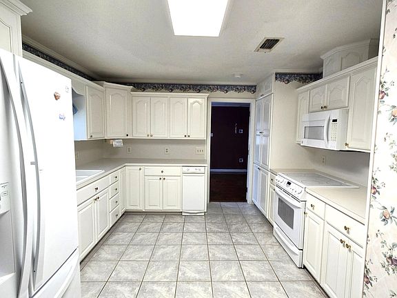 5th image of 165 E Pleasant Hill Rd