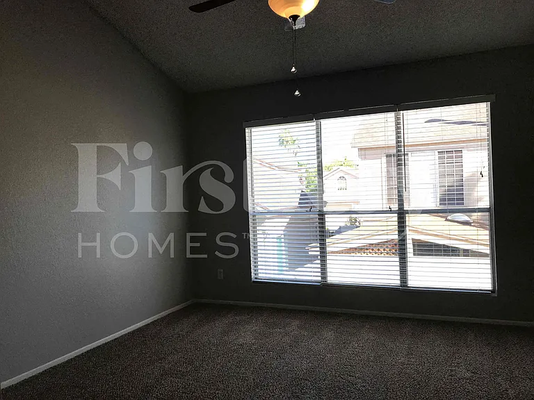 526 E Topeka Dr — Photo 16