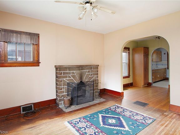 3rd image of 43 E Main St