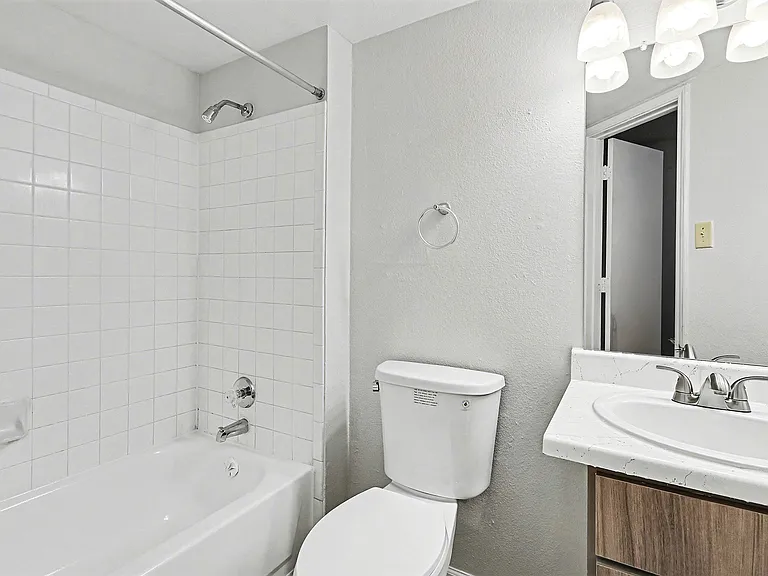 The Retreat at Spring Apartments — Photo 12