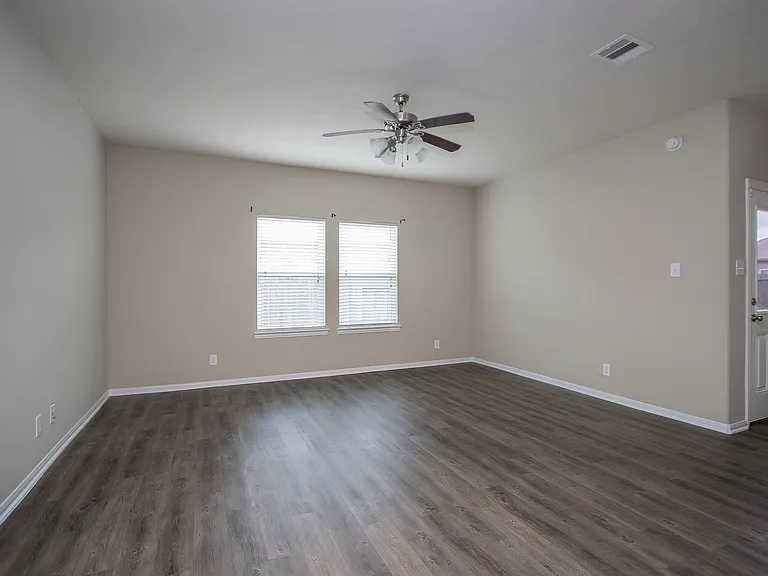 2209 Onyx Ct — Photo 18