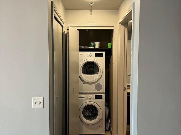 4th image of 425 1st St Unit 4904