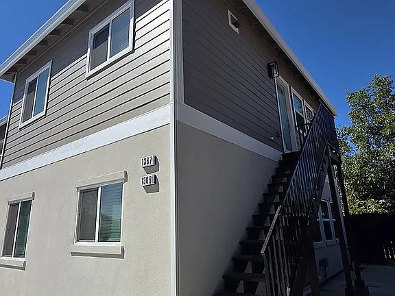 4th image of 1367 Harris Ave #2