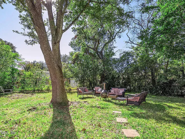 5054 Pirates Cove Rd — Photo 9