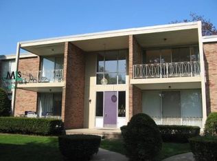 4045 W Maple Rd, Bloomfield Hills, MI 48301