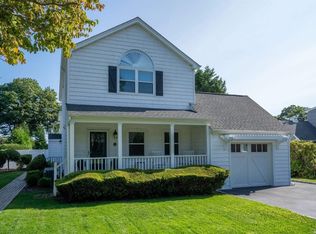 14 Inlet Pl, Huntington, NY 11743