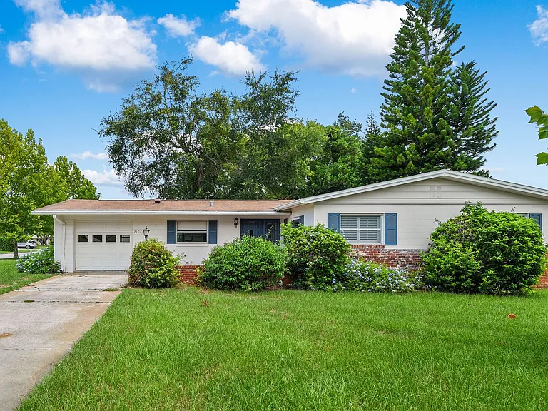 2107 Brookview Dr — Photo 1