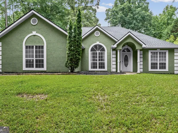 5 Queens Ct, Sharpsburg, GA 30277