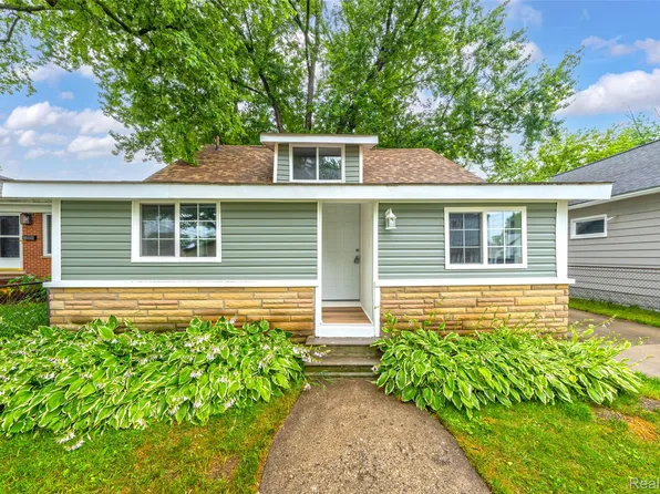 313 W Harwood Ave, Madison Heights, MI 48071