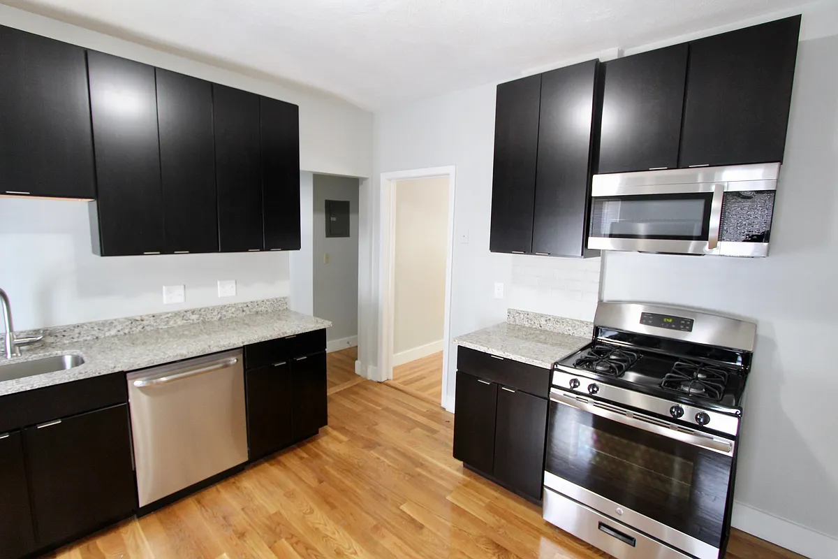 Building Photo - 109 Pleasant St #2