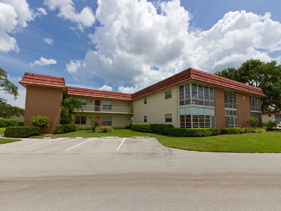 1st image of 14 Vista Palm Ln