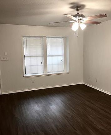 4th image of 11901X Swearingen Dr #129