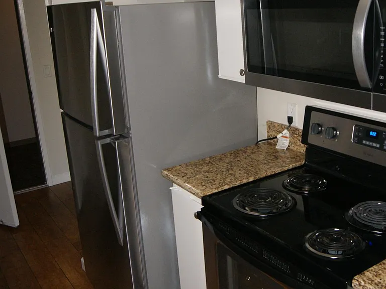 490 N Civic Dr #413 — Photo 4