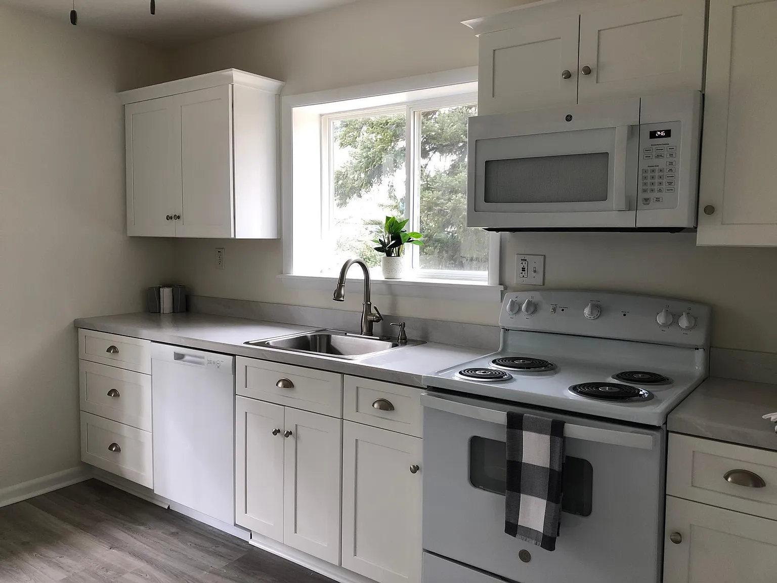 140 Highspire Rd — Photo 2