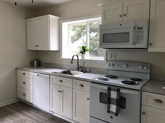 Newly remodeled kitchen with all new appliances in 2022