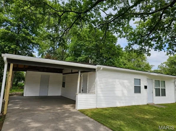 1225 Saint Stephens Dr, Cahokia, IL 62206