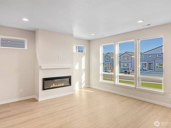 3rd image of 14521 205th Avenue E #915