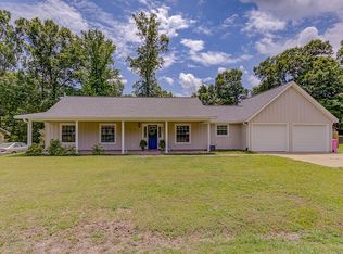 202 Lake Forest Dr, Vicksburg, MS 39183