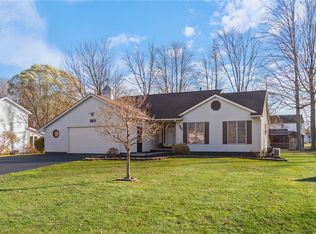 1984 Woodgate Dr, Ontario, NY 14519