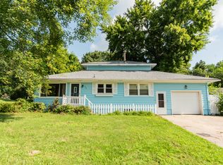 608 Lakeview Rd, Paw Paw, MI 49079