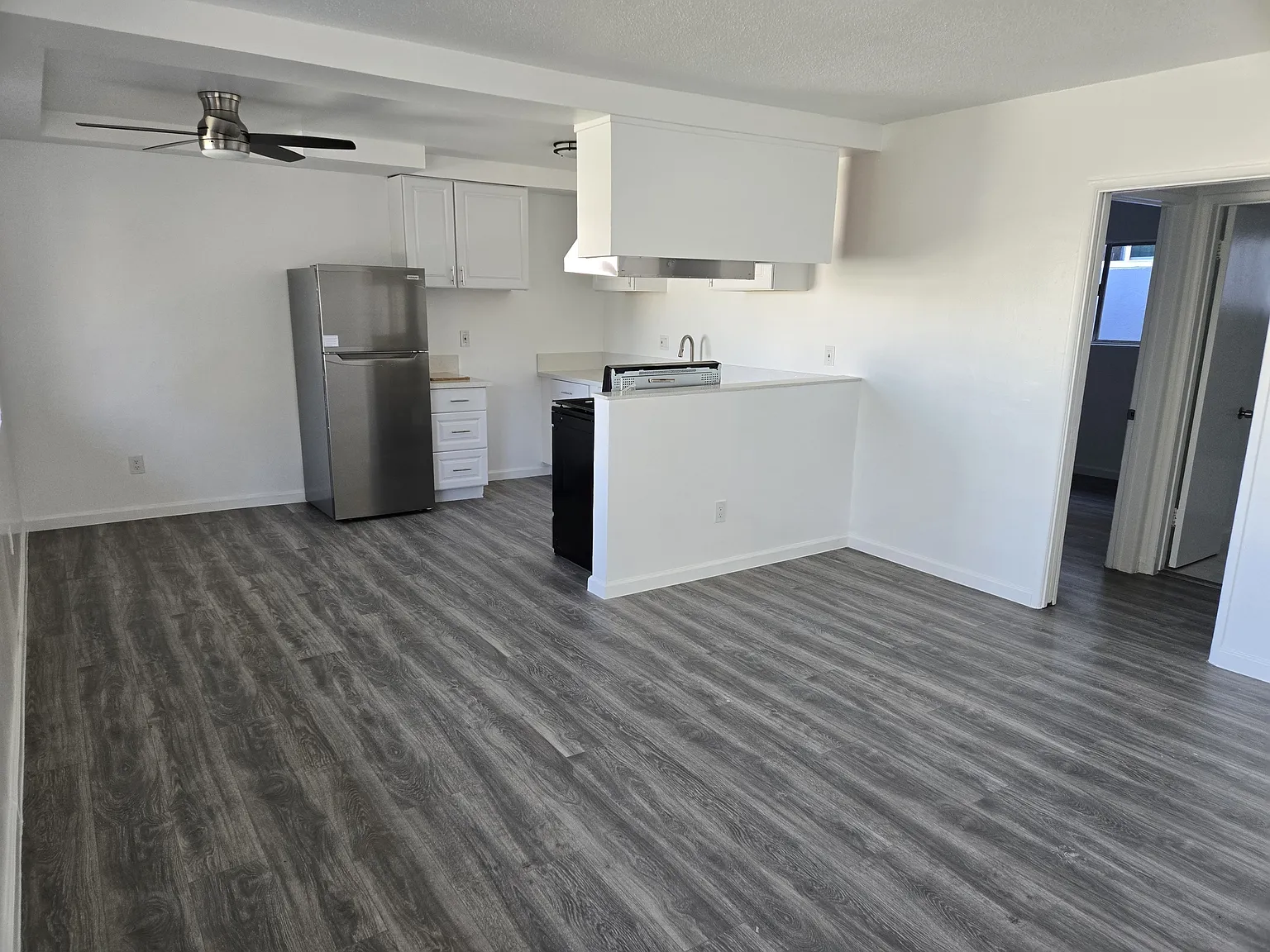 10228 Doty Avenue - 3 — Photo 1
