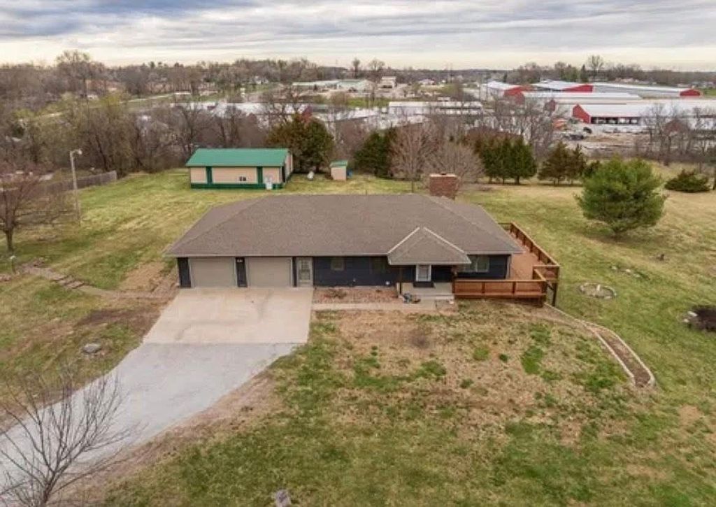 20449 N Highway 169 - Property Image