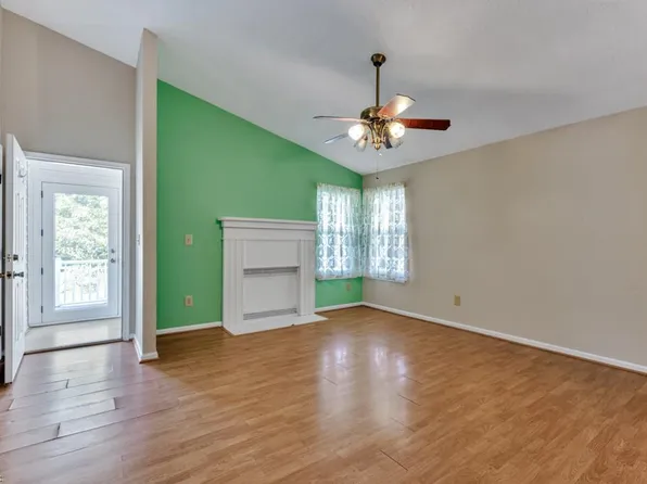 3437 Dana Ln, Virginia Beach, VA 23452