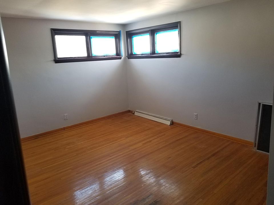 1st image of 40 Parkview Ter