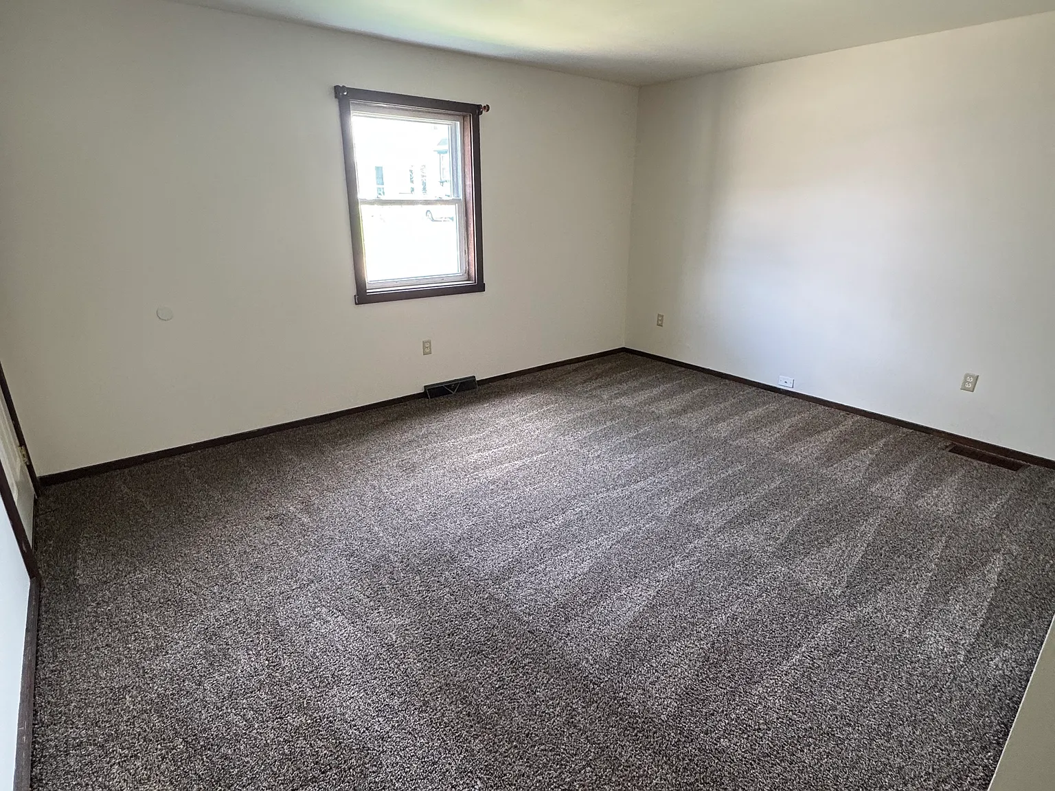 2 bed, 950 sqft, $1,100 — Photo 4