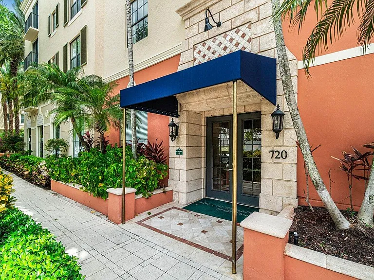 630 Sapodilla Ave #110 — Photo 32
