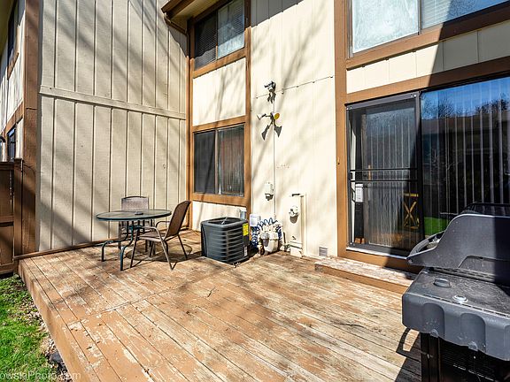 3rd image of 609 N White Sands Bay