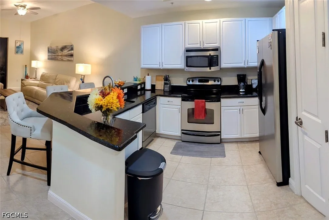 2 bed, 2.0 bath, 1125 sqft, $1,900 — Photo 3