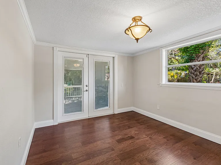 734 Elm St — Photo 14