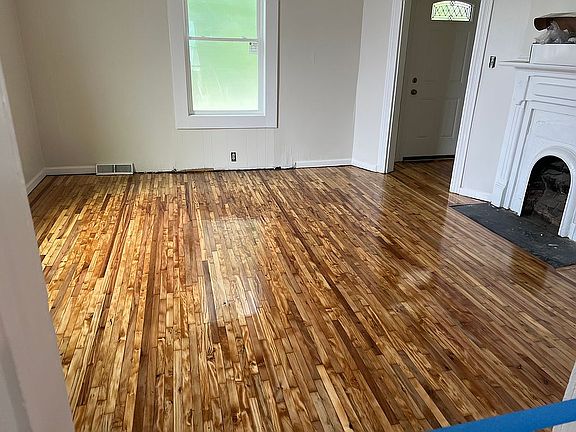 3rd image of 236 Park Cir