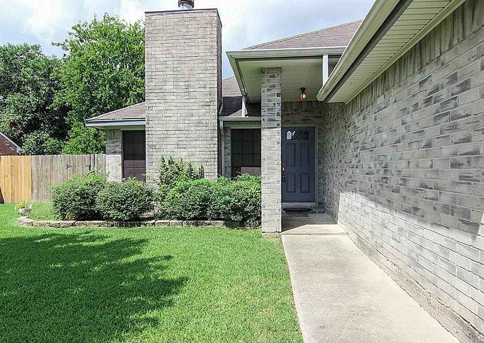 1st image of 2714 Holly Springs Dr