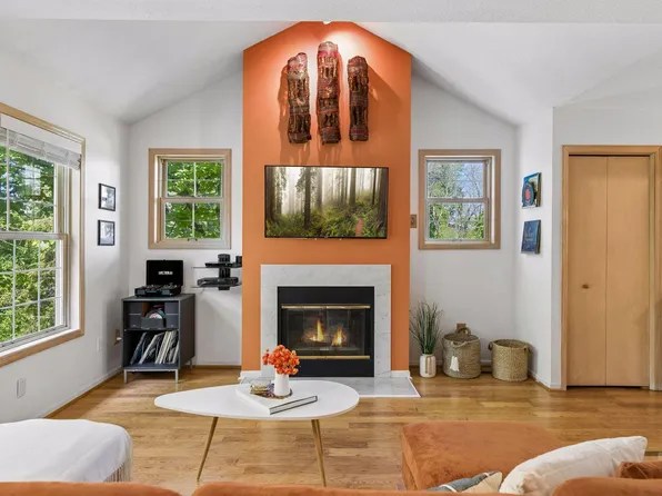 4902 Bayswater Rd, Minnetonka, MN 55345