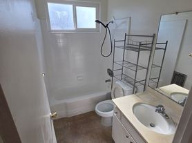 1157 Justin Ave